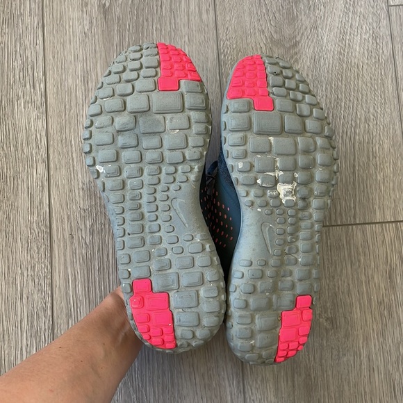Nikes Running - Picture 8 of 8